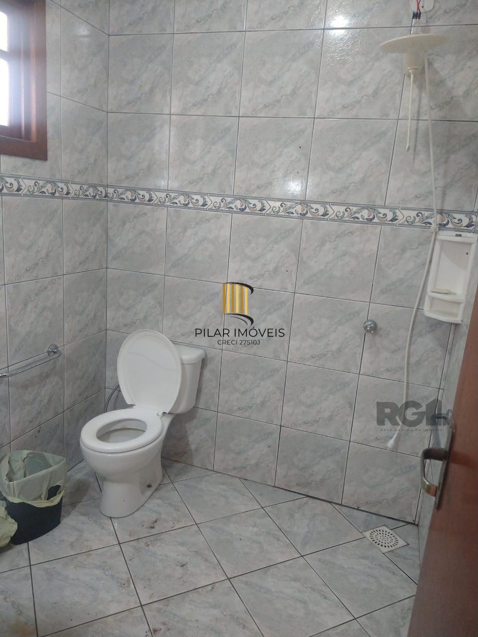 Casa Para Venda Com Amplo Pátio e Piscina