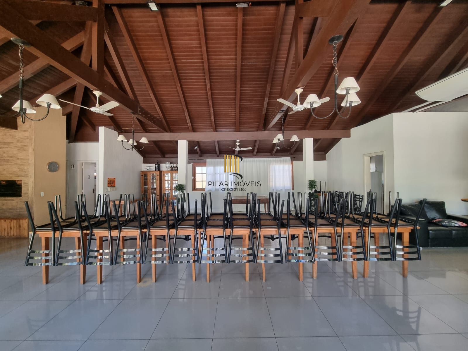 Casa de 3 Dormitórios em Condomínio Fechado Infra Completa