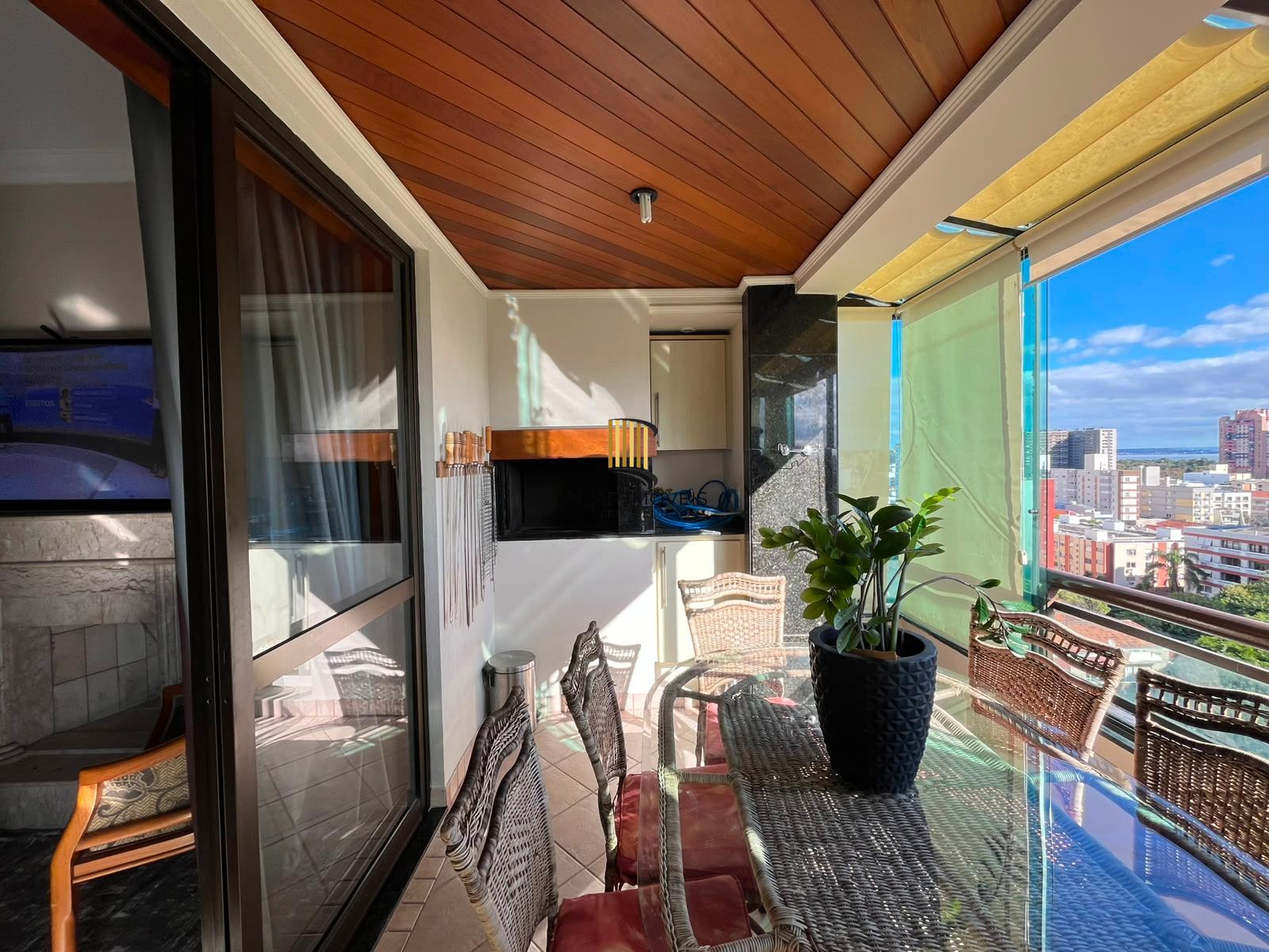 Apartamanto a venda no Menino Deus com 3 quartos e sacada
