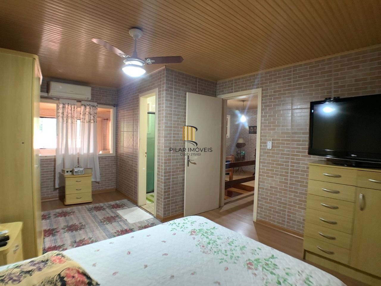 Casa para Venda - 318m², 3 dormitórios, Piscina, Bairro Guarujá