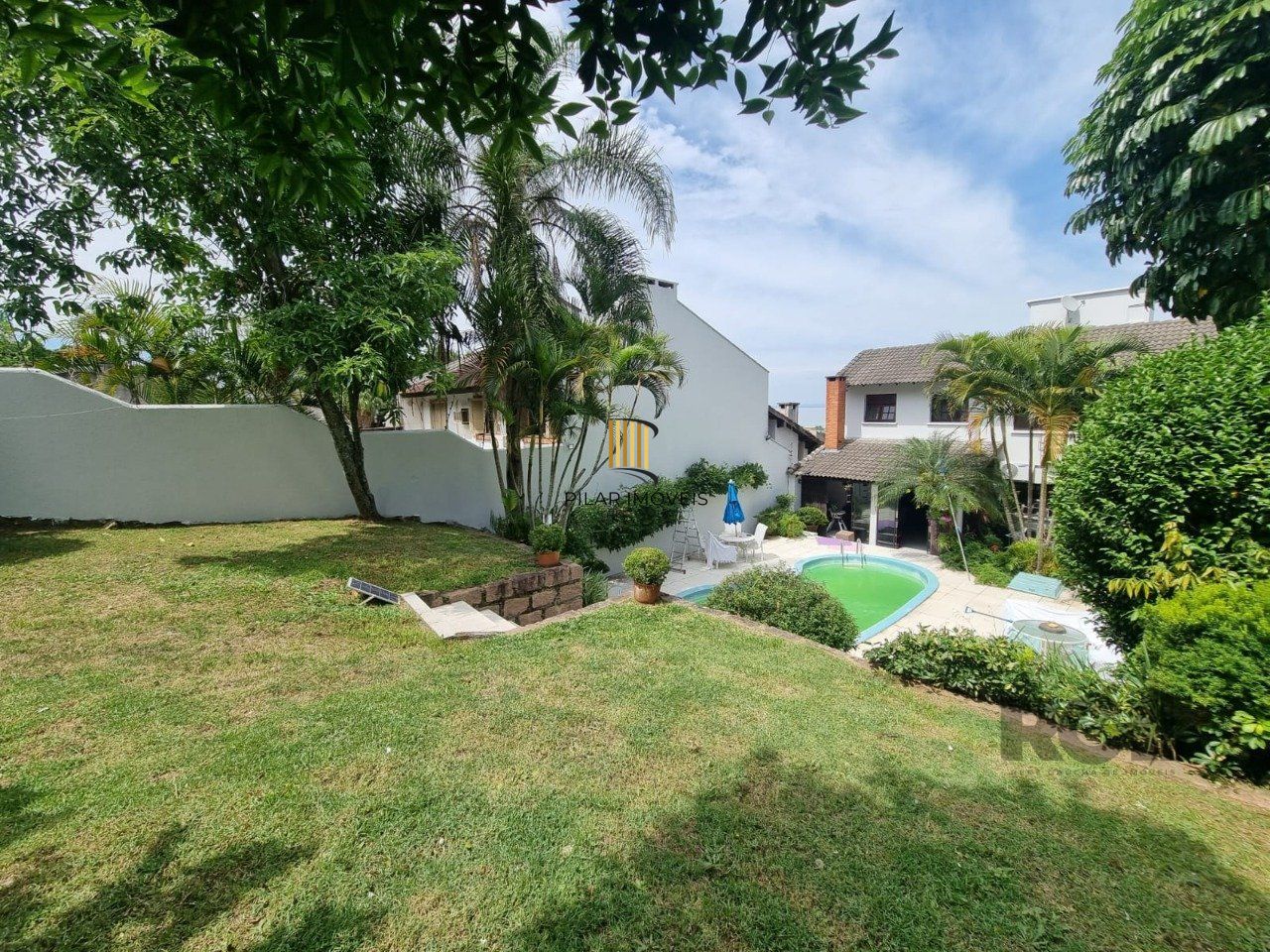 Casa Bairro Jardim Isabel/ Amplo Pátio / Piscina / 3 Dormitórios
