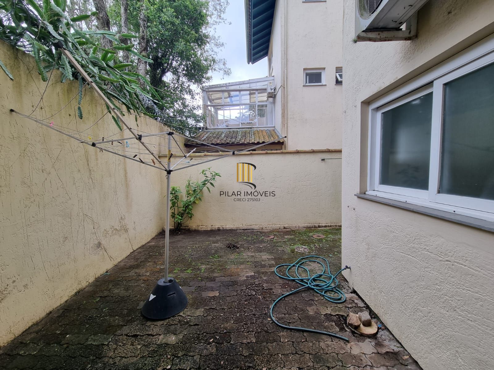 Casa em Condomínio 3 Suítes / Bairro Ipanema