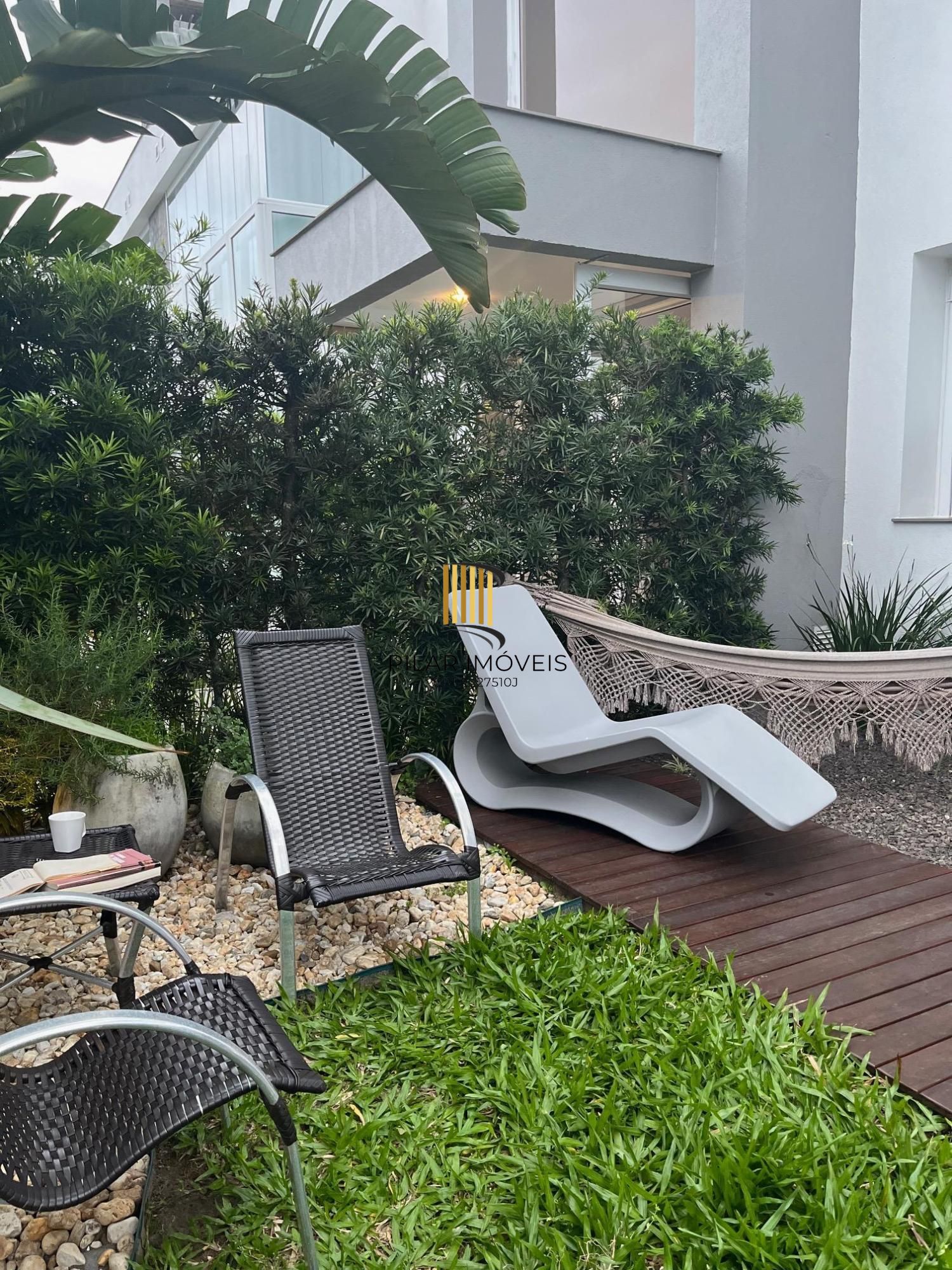 Loft Mobiliado com Espaço Gourmet no Rossi Atlântida – Conforto e Luxo à Beira-Mar!