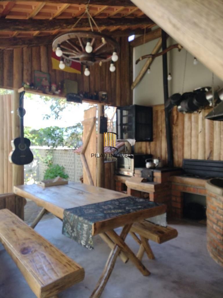 Linda Casa 4 Dormitórios Piscina, Churrasqueira, 4 Vagas Bairro Guarujá