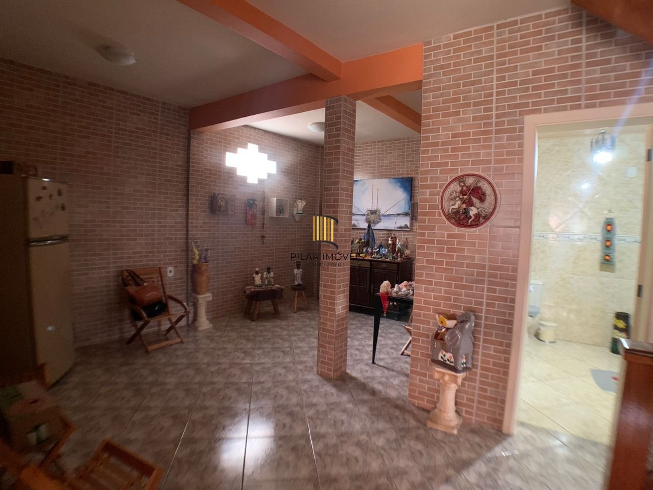 Casa para Venda - 318m², 3 dormitórios, Piscina, Bairro Guarujá