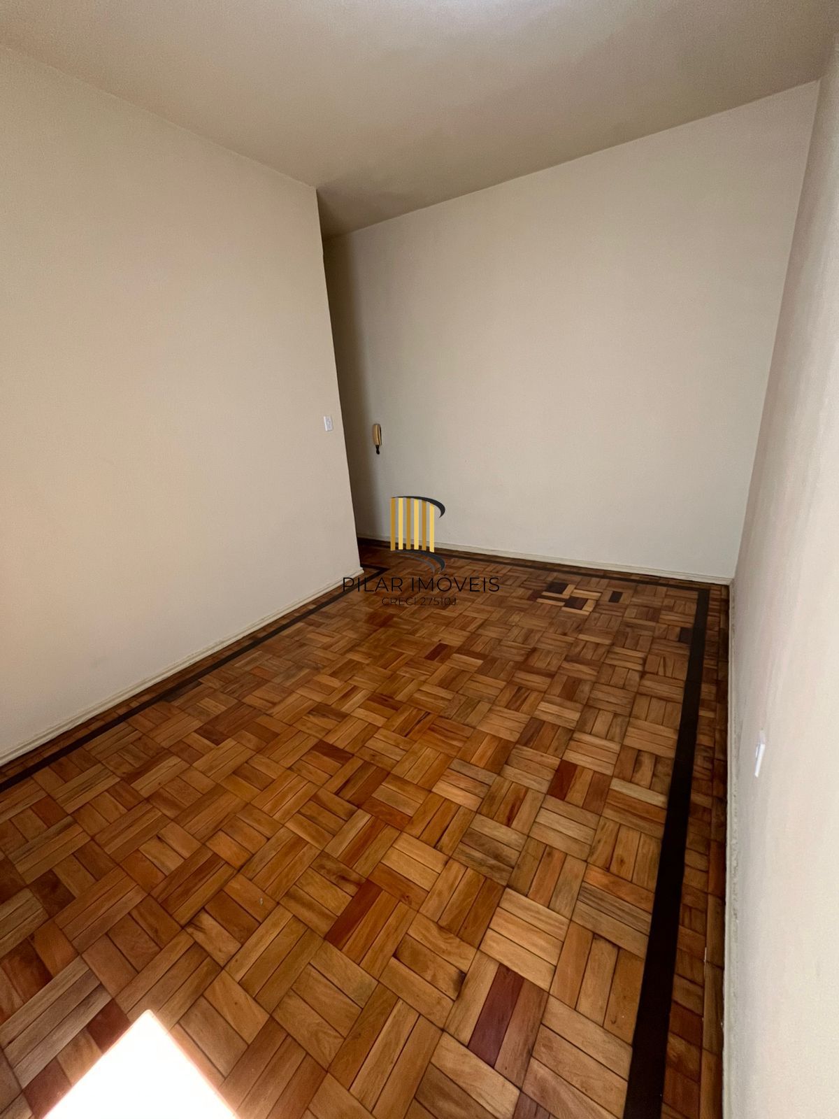 Apartamento térreo com pátio privativo em localização estratégica