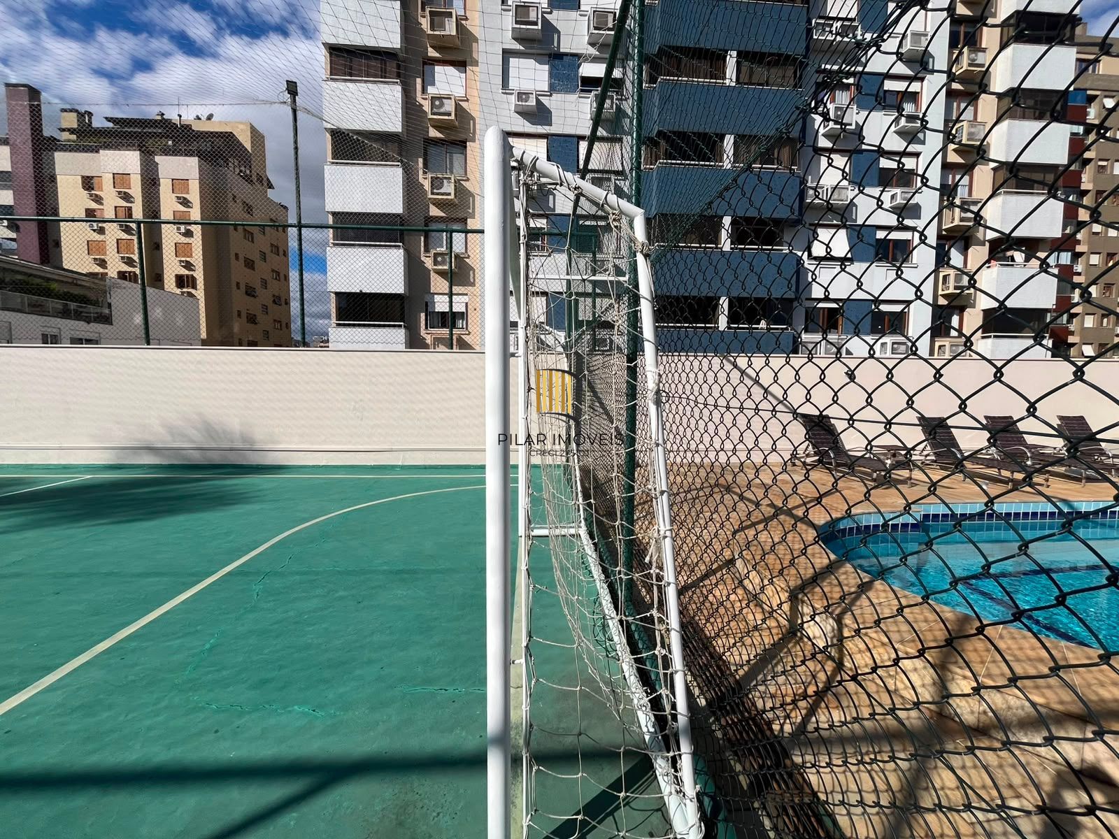 Apartamanto a venda no Menino Deus com 3 quartos e sacada