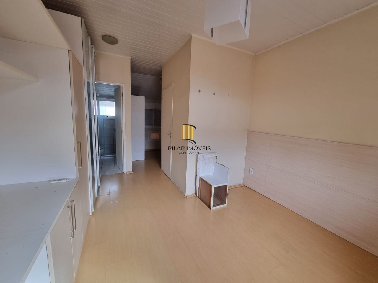 Casa 3 Dormitórios / Suíte / Vaga Coberta / Bairro Camaquã