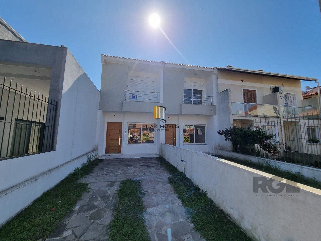 Casa 3 dormitórios no bairro Guarujá