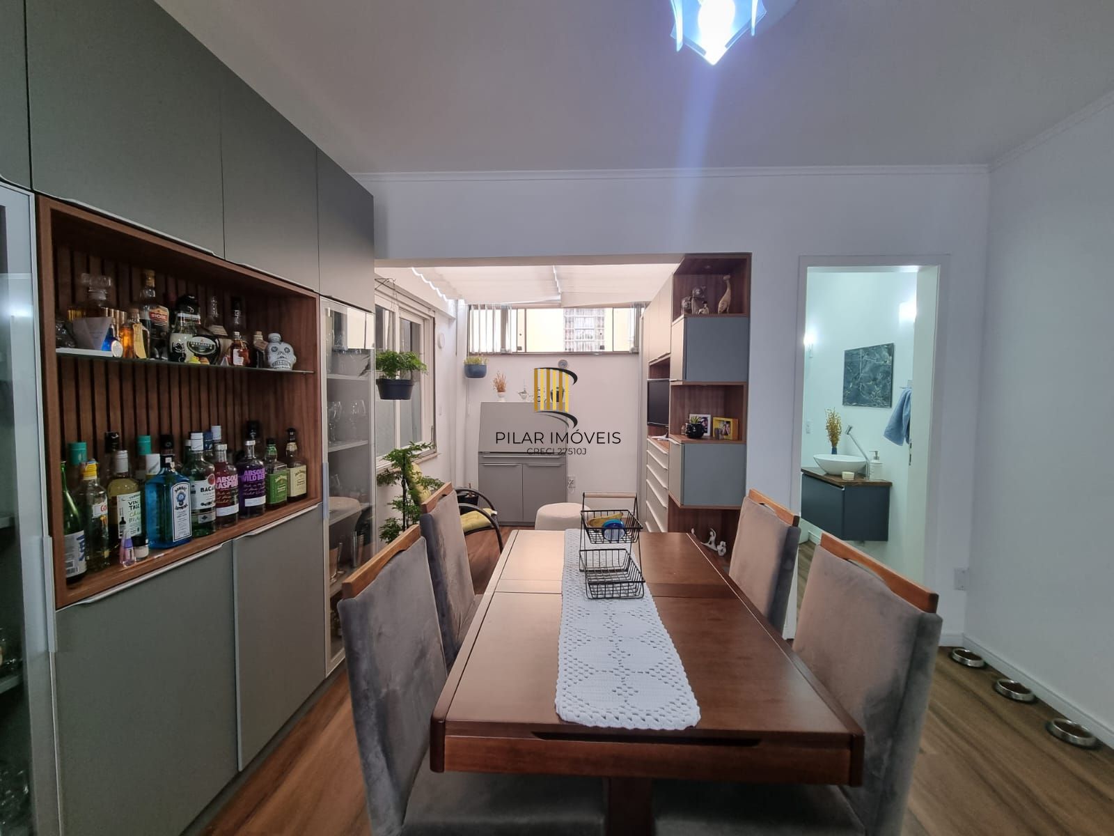 Casa terrea e reformada no bairro Nonoai