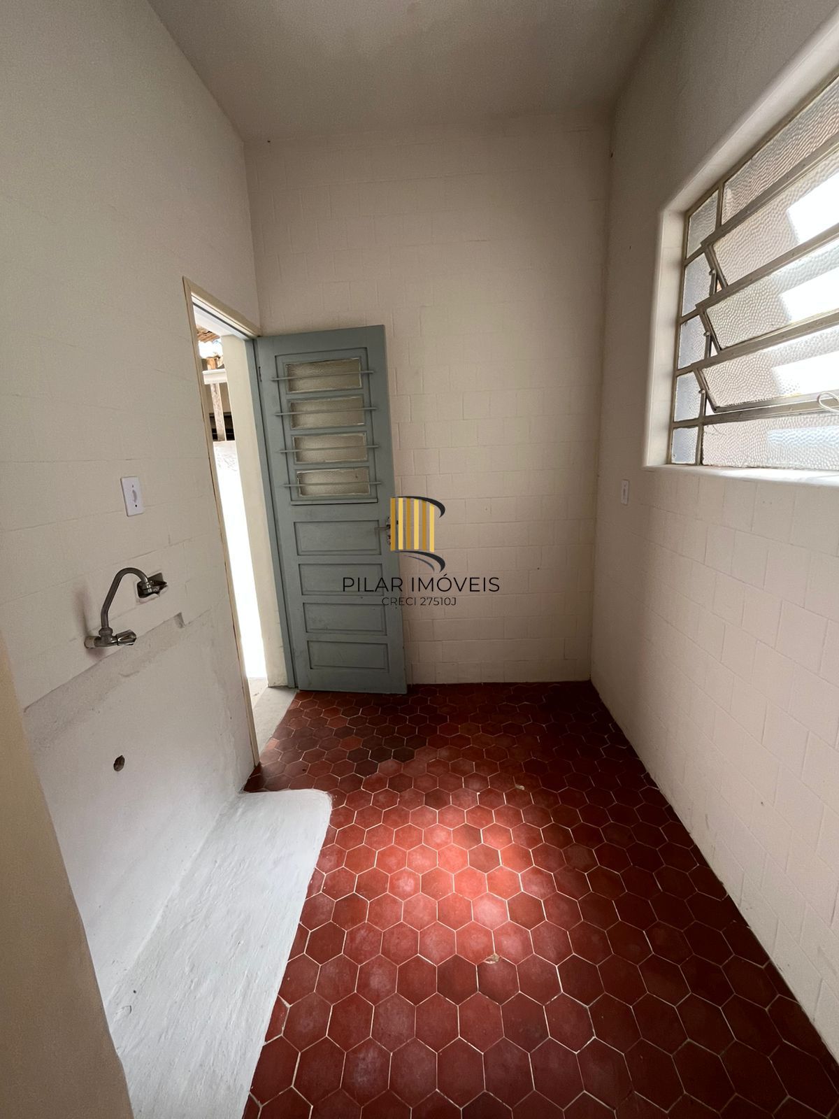 Apartamento térreo com pátio privativo em localização estratégica