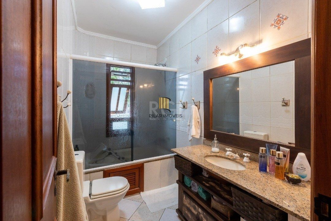 Casa a venda em condominio no bairro Jardim Isabel
