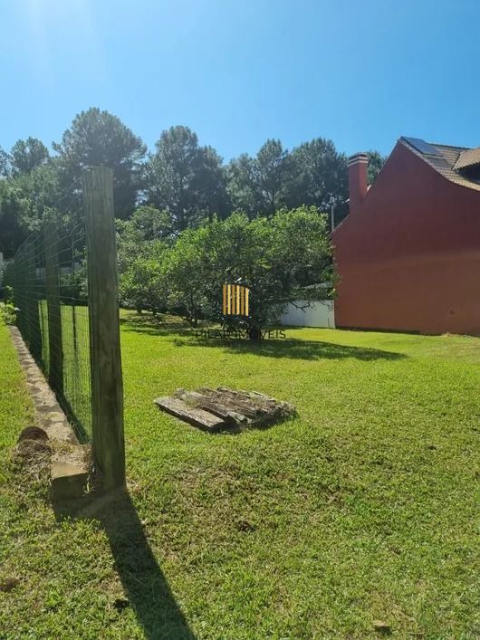 Terreno com 330m² no Condomínio Mountain Ville