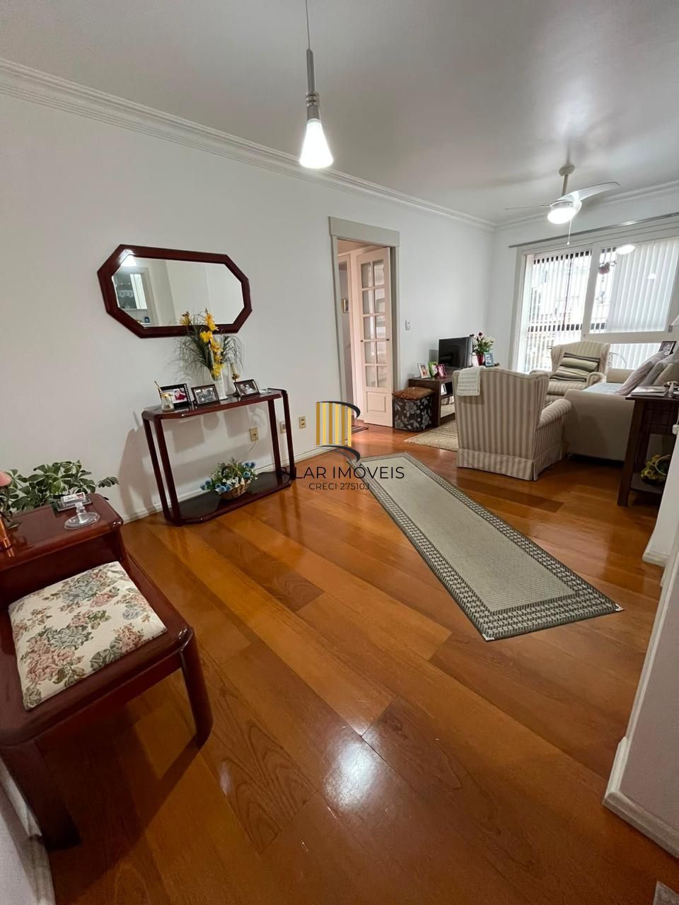 apartamento de 2 dormitórios a venda na rua Roque Calage