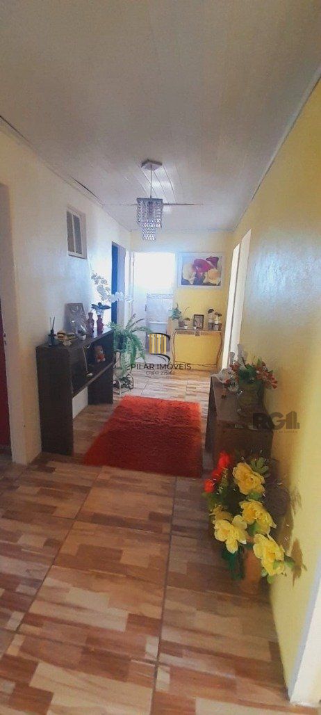 Casa 6 dormitórios no bairro Restinga