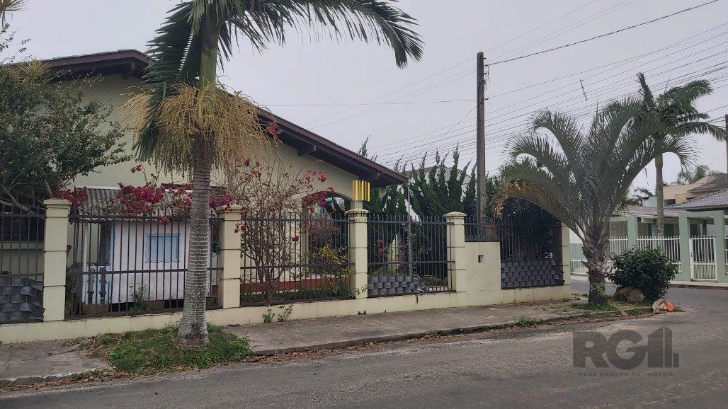 Casa 4 Dormitório(s) Bairro Torres