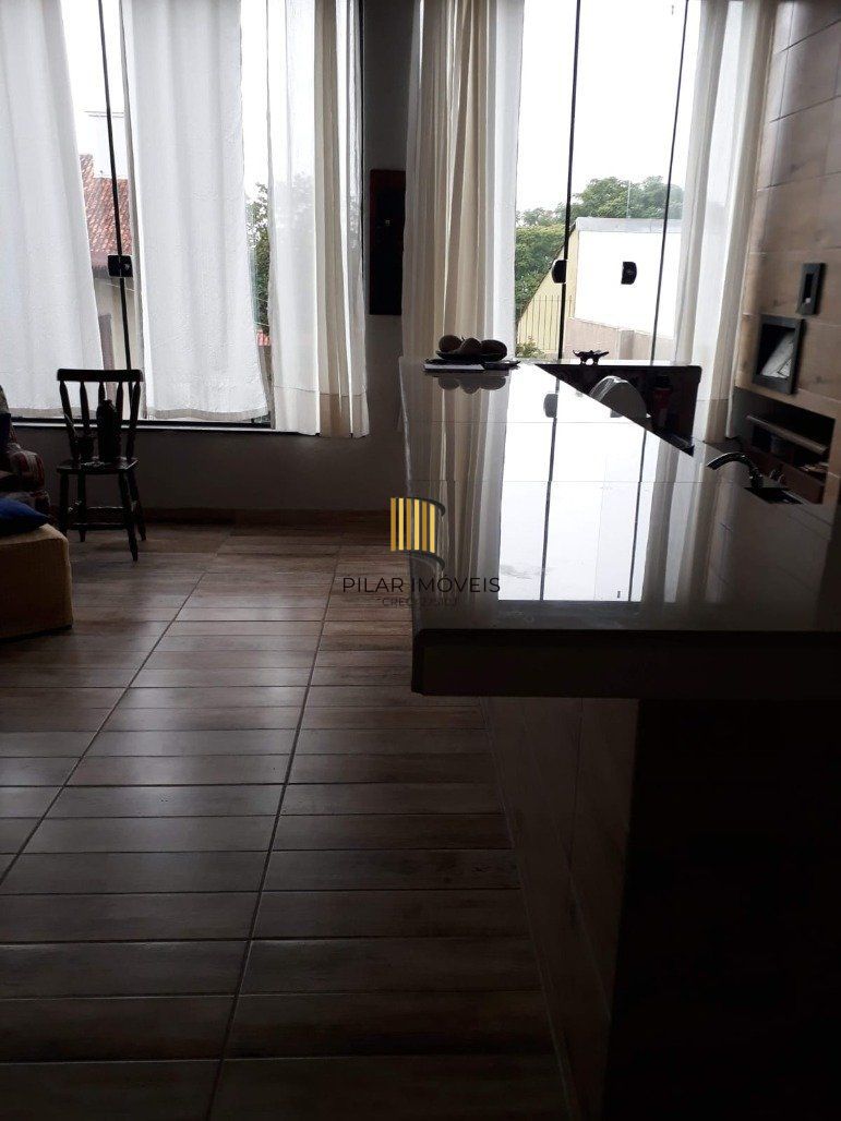 Casa 4 dormitórios no bairro Ipanema