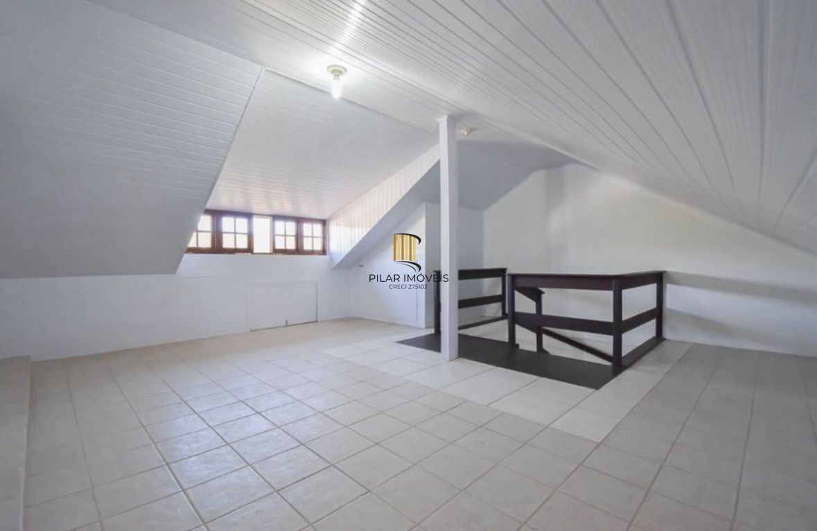 Casa 3 dormitórios no bairro Guarujá