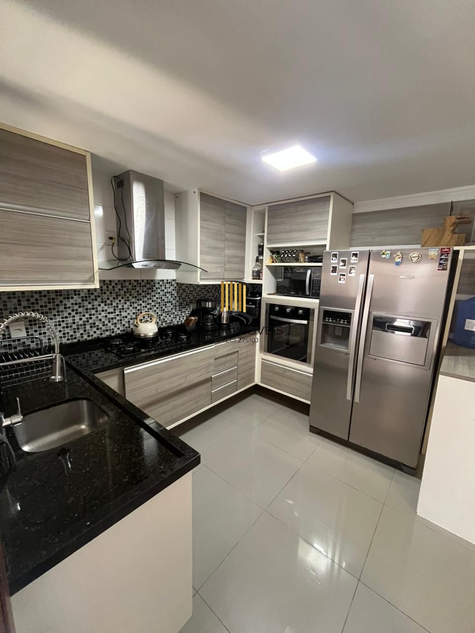 Sobrado triplex com piscina no Loteamento Nova Ipanema
