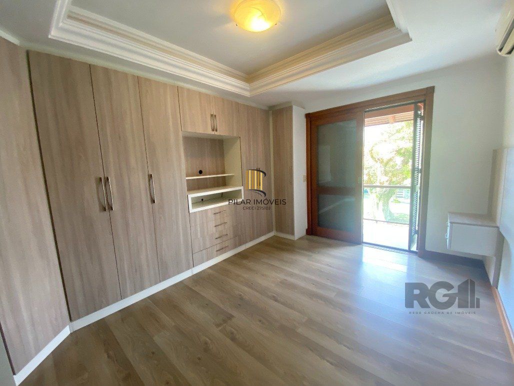 Casa 3 dormitórios no bairro Hípica