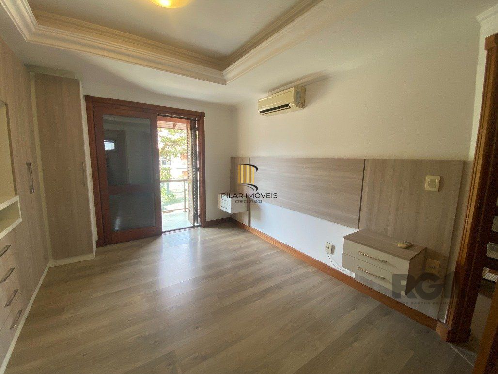 Casa 3 dormitórios no bairro Hípica