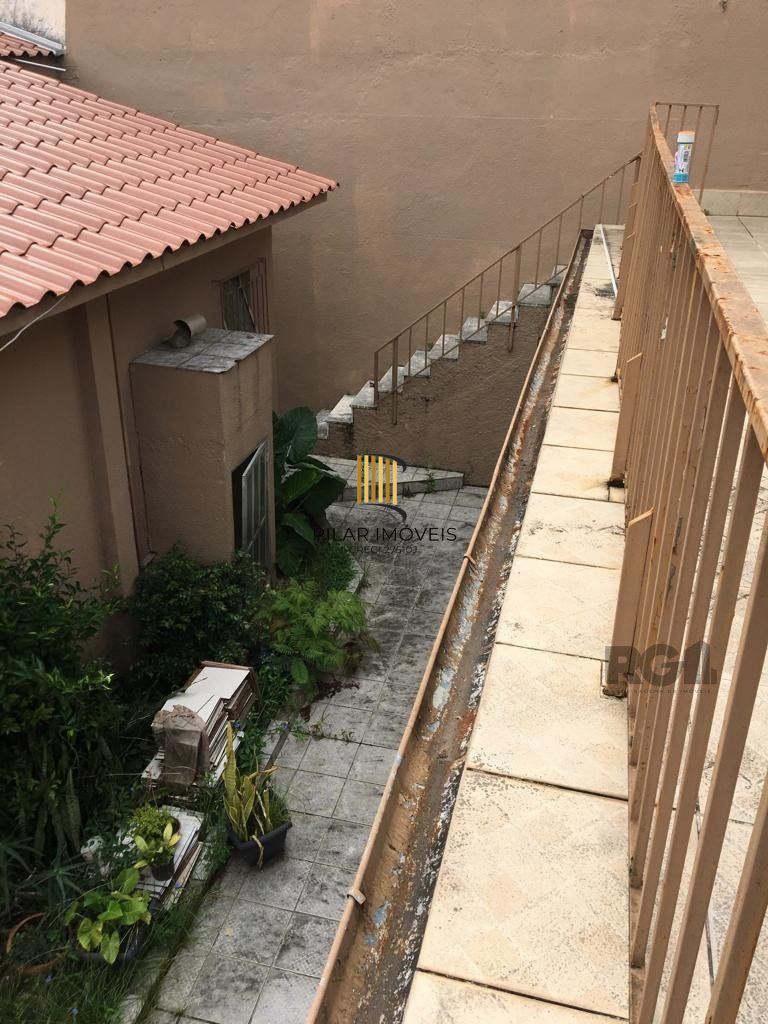 Casa 3 Dormitório(s) Bairro Nonoai