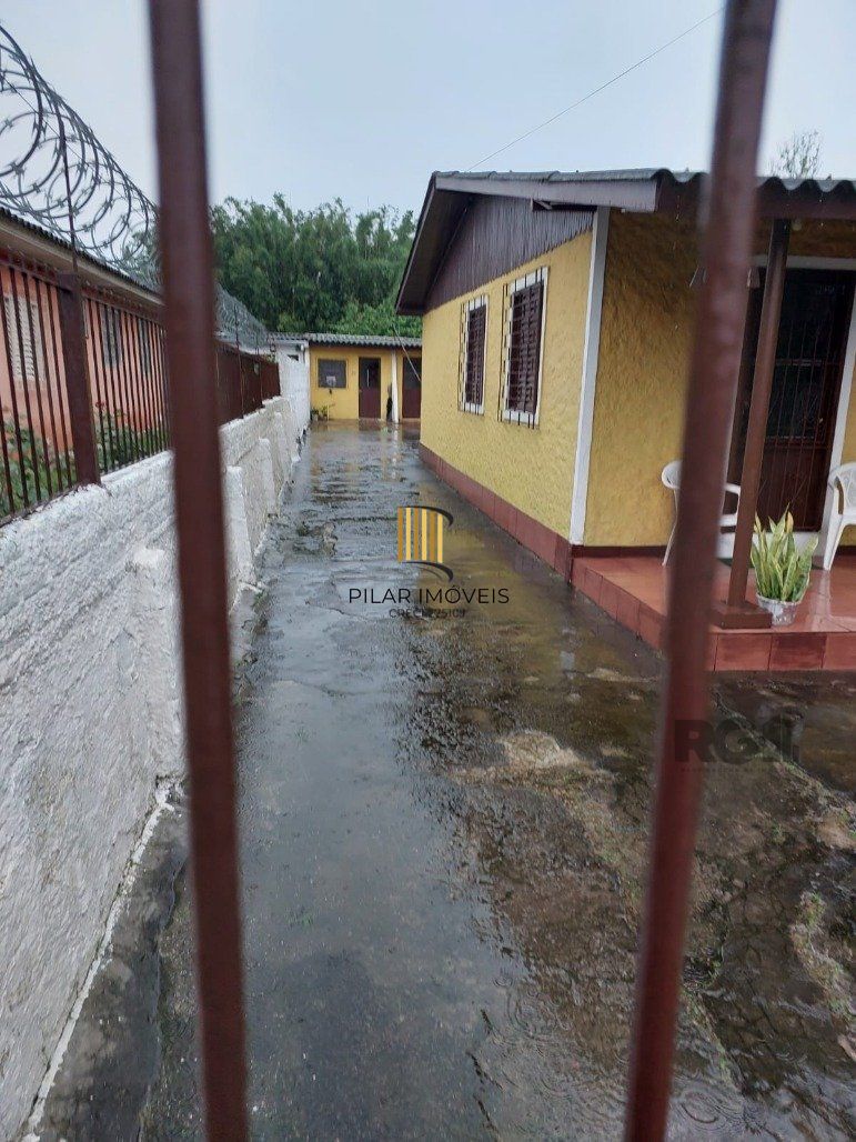 Casa 2 dormitórios no bairro Hípica