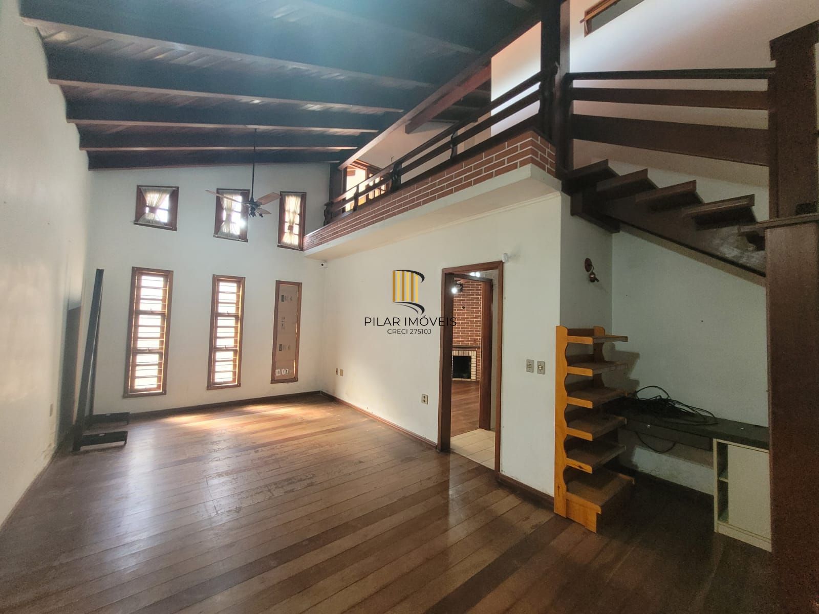 Casa 4 dormitórios no bairro Camaquã