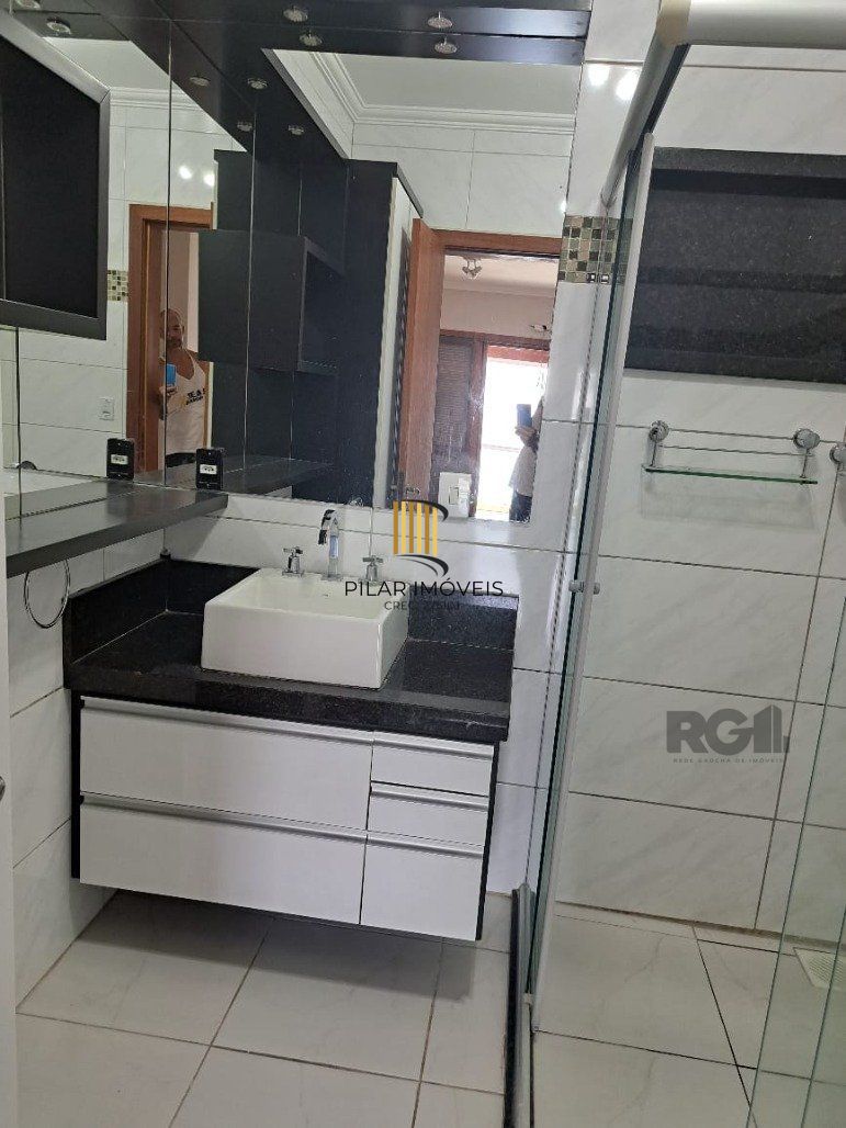 Casa 3 dormitórios no bairro Hípica