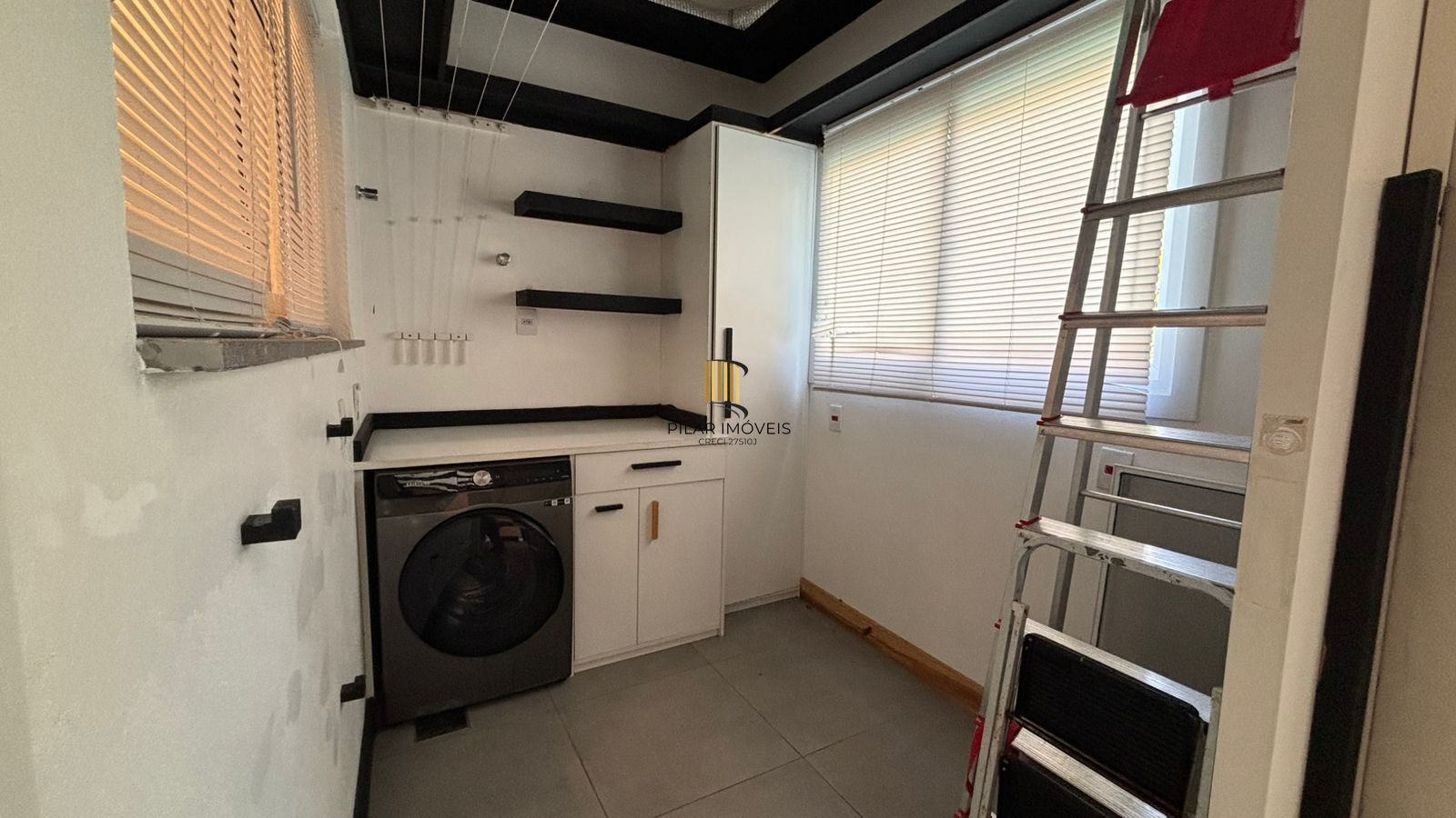 Casa 3 dormitórios no bairro Hípica