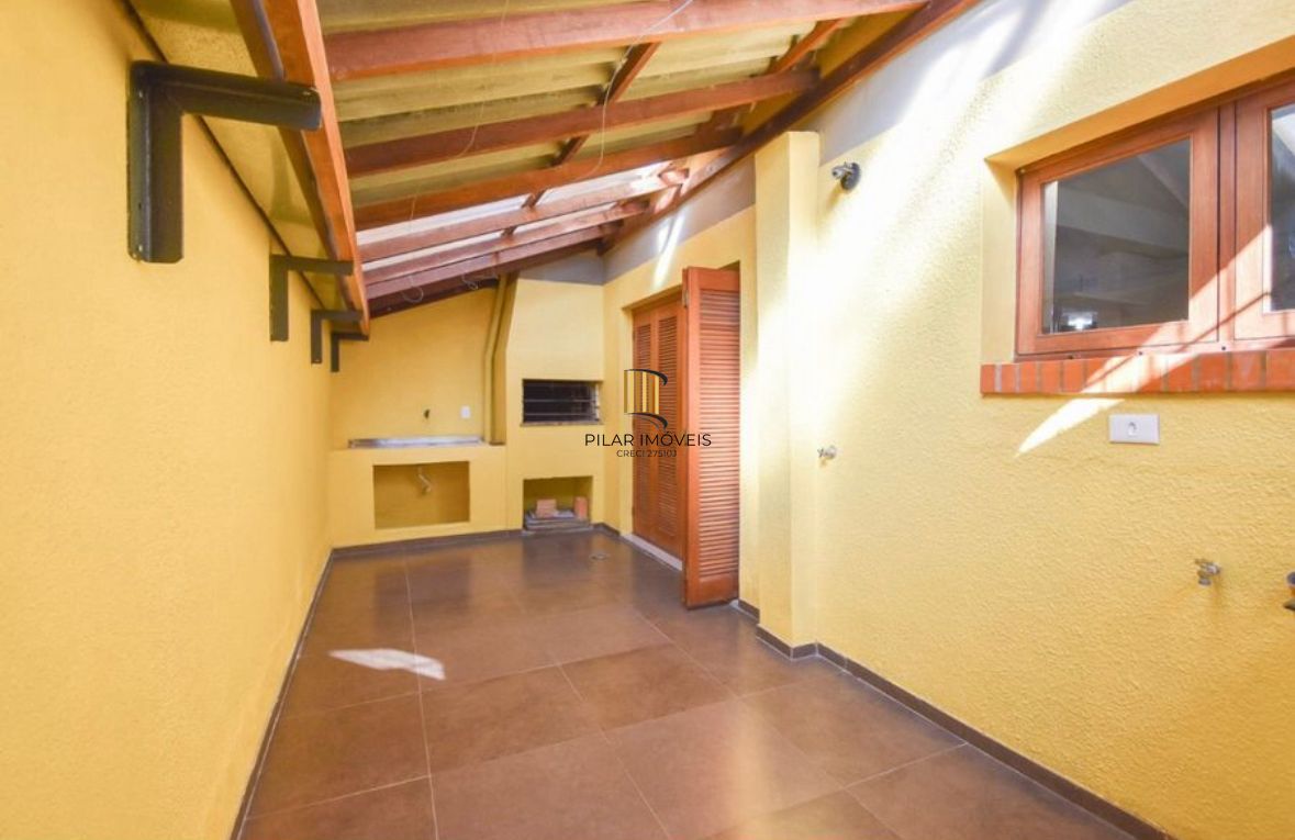 Casa 3 dormitórios no bairro Guarujá