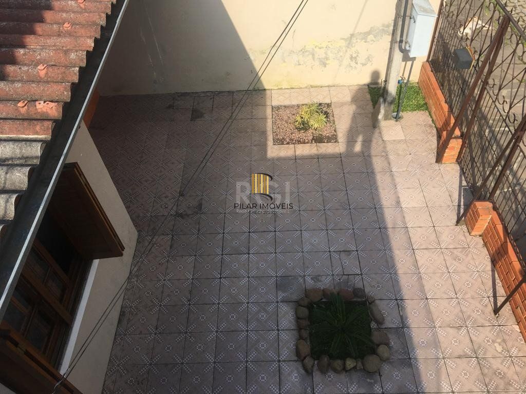 Sobrado para Venda - 92m², 3 dormitórios, 2 vagas - Restinga Nova