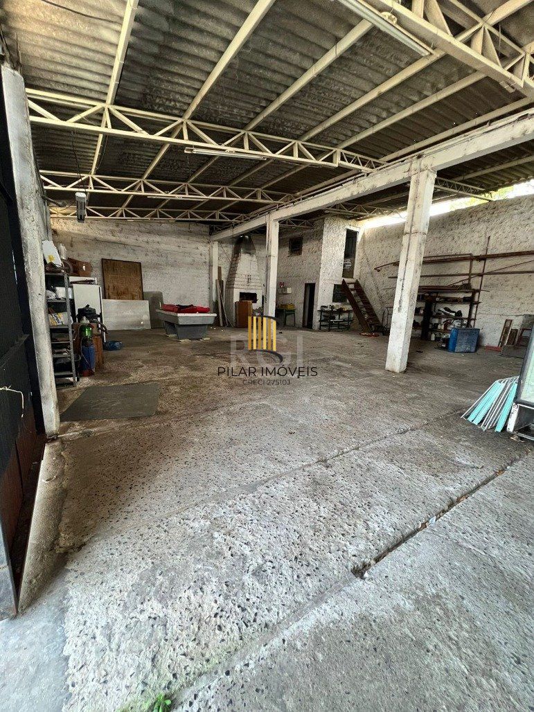 Casa 4 Dormitório(s) Bairro Hípica