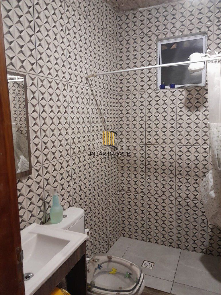 Casa 4 Dormitório(s) Bairro Restinga