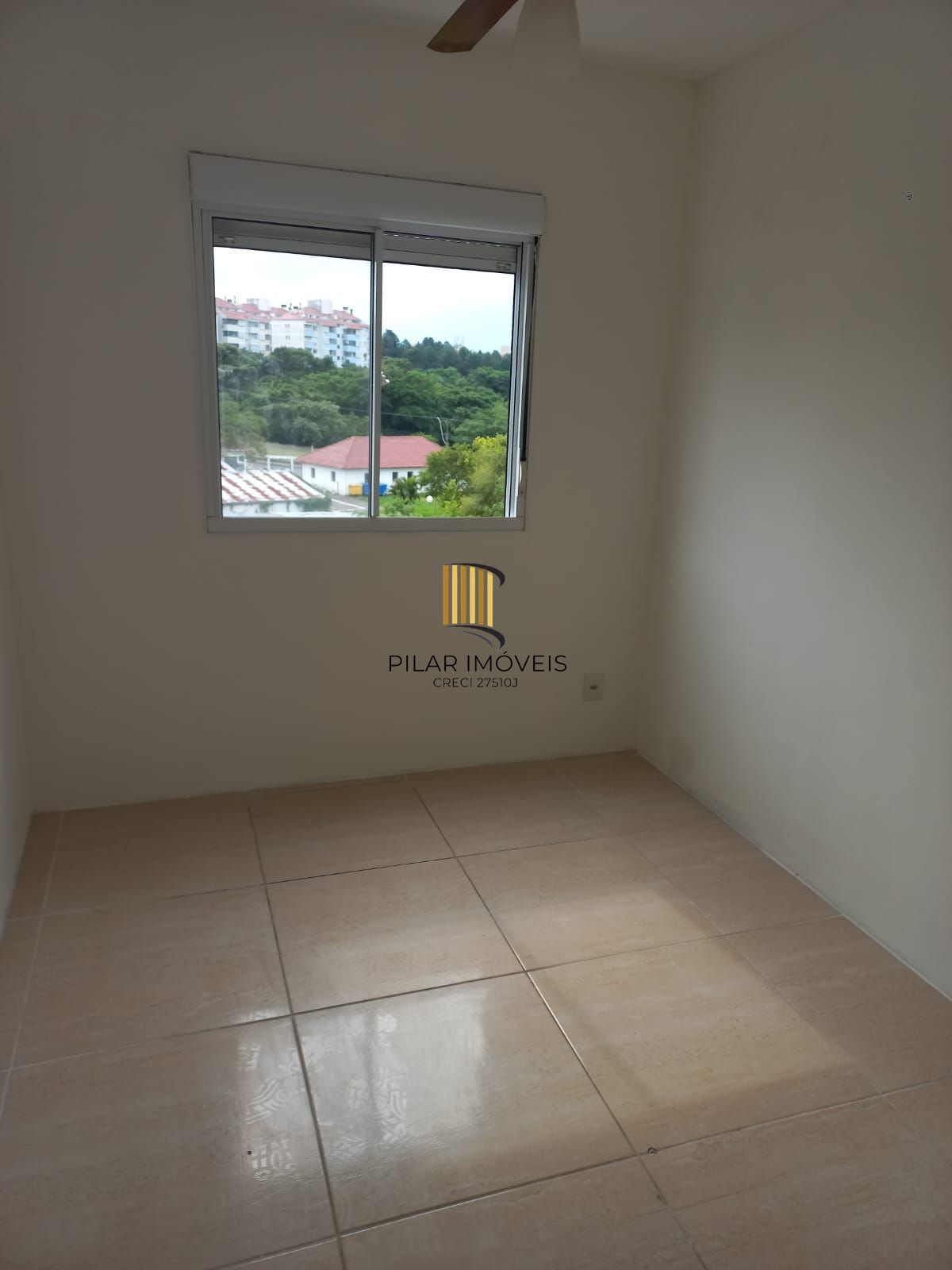 Apartamento com sacada e churrasqueira