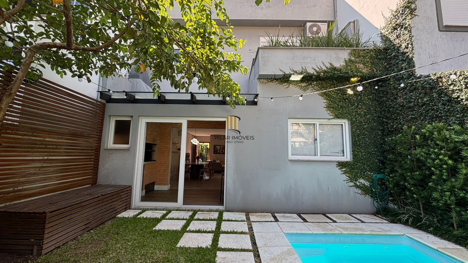 Casa 3 dormitórios no bairro Hípica