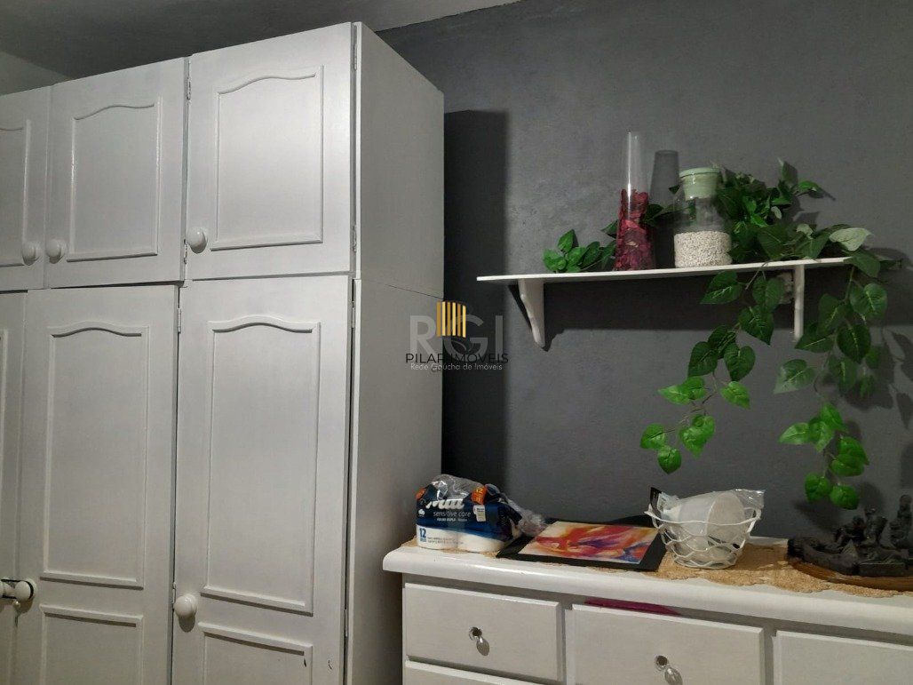 Casa 4 Dormitório(s) Bairro Restinga