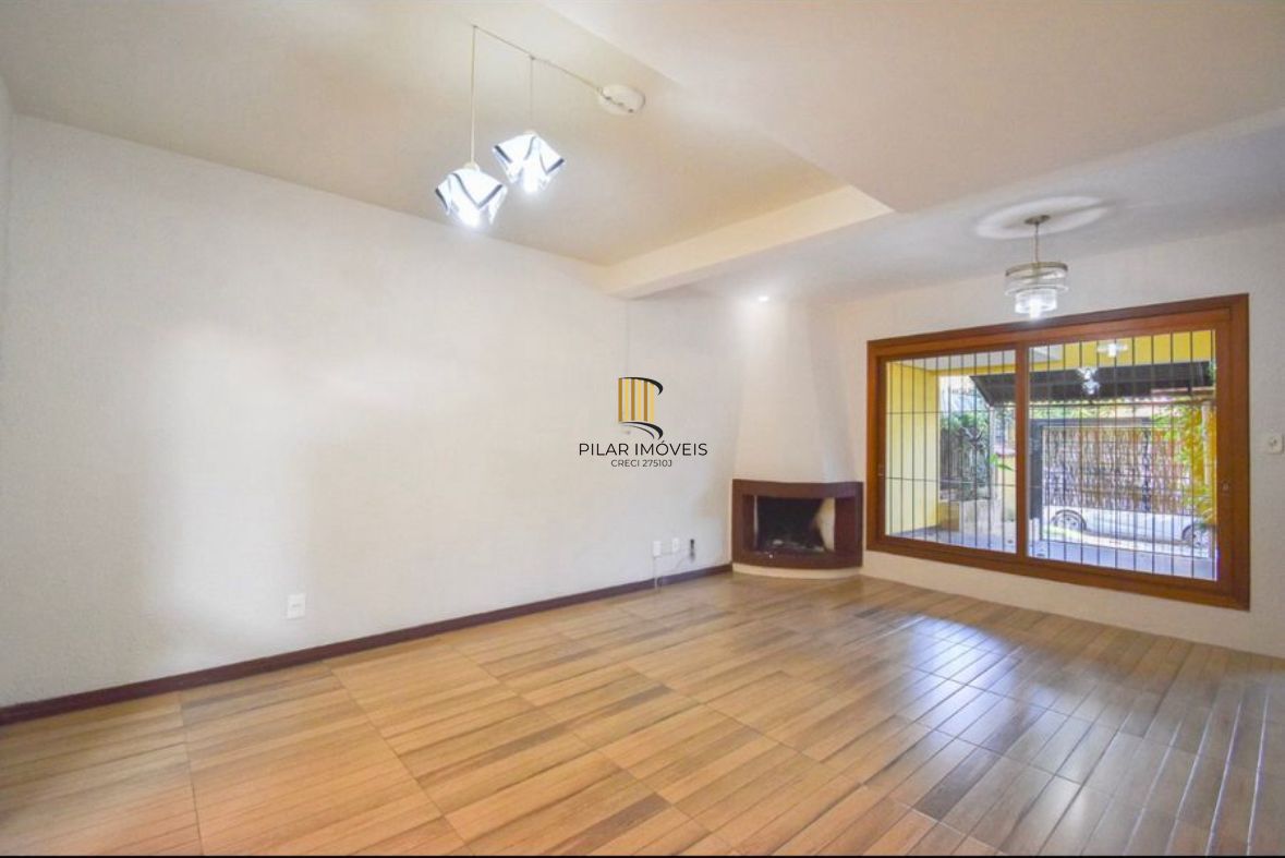 Casa 3 dormitórios no bairro Guarujá