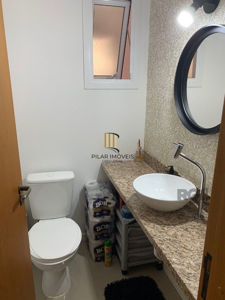 Casa 2 dormitórios no bairro Hípica