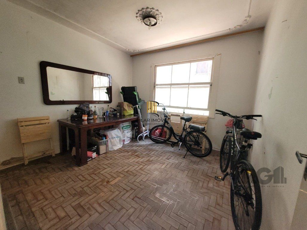 Casa 8 dormitórios no bairro Menino Deus