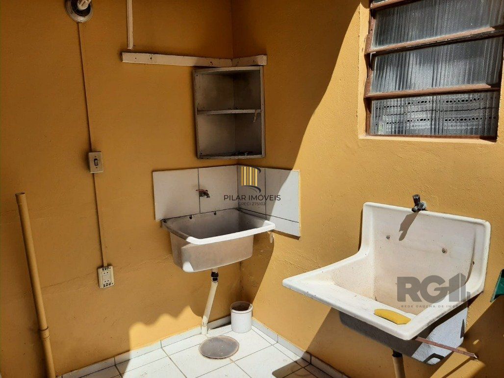 Casa 5 Dormitório(s) Bairro Campo Novo
