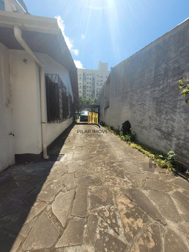Casa 4 dormitórios no bairro Camaquã