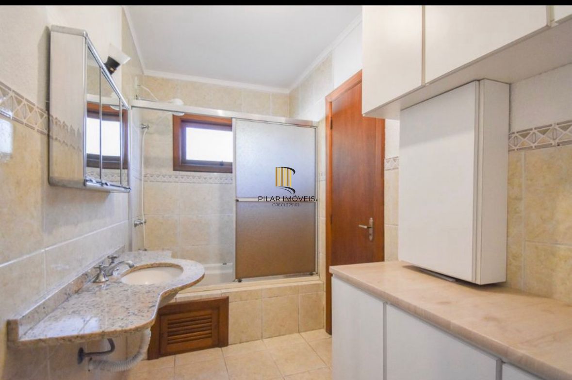 Casa 3 dormitórios no bairro Guarujá