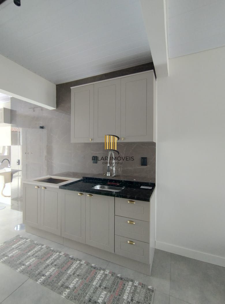 Casa 2 dormitórios no bairro Hípica