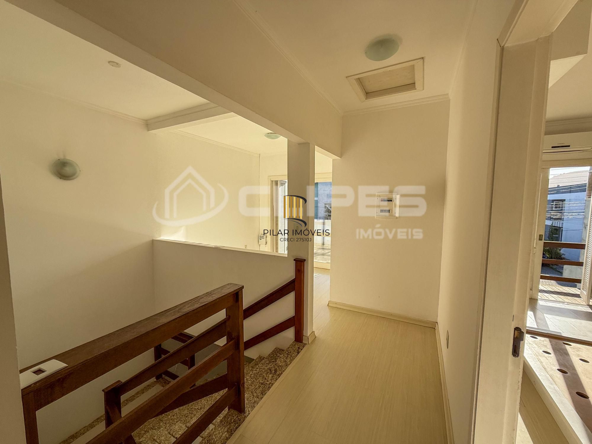 Sobrado para Venda - 140m², 3 dormitórios, sendo 1 suites, 2 vagas - Hípica