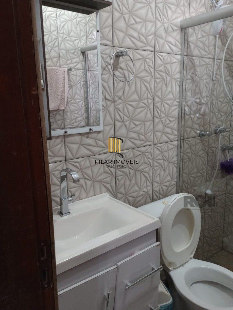 Casa 3 dormitórios no bairro Itapuã