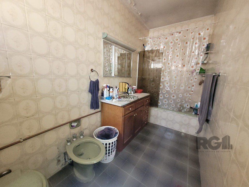 Casa 8 dormitórios no bairro Menino Deus