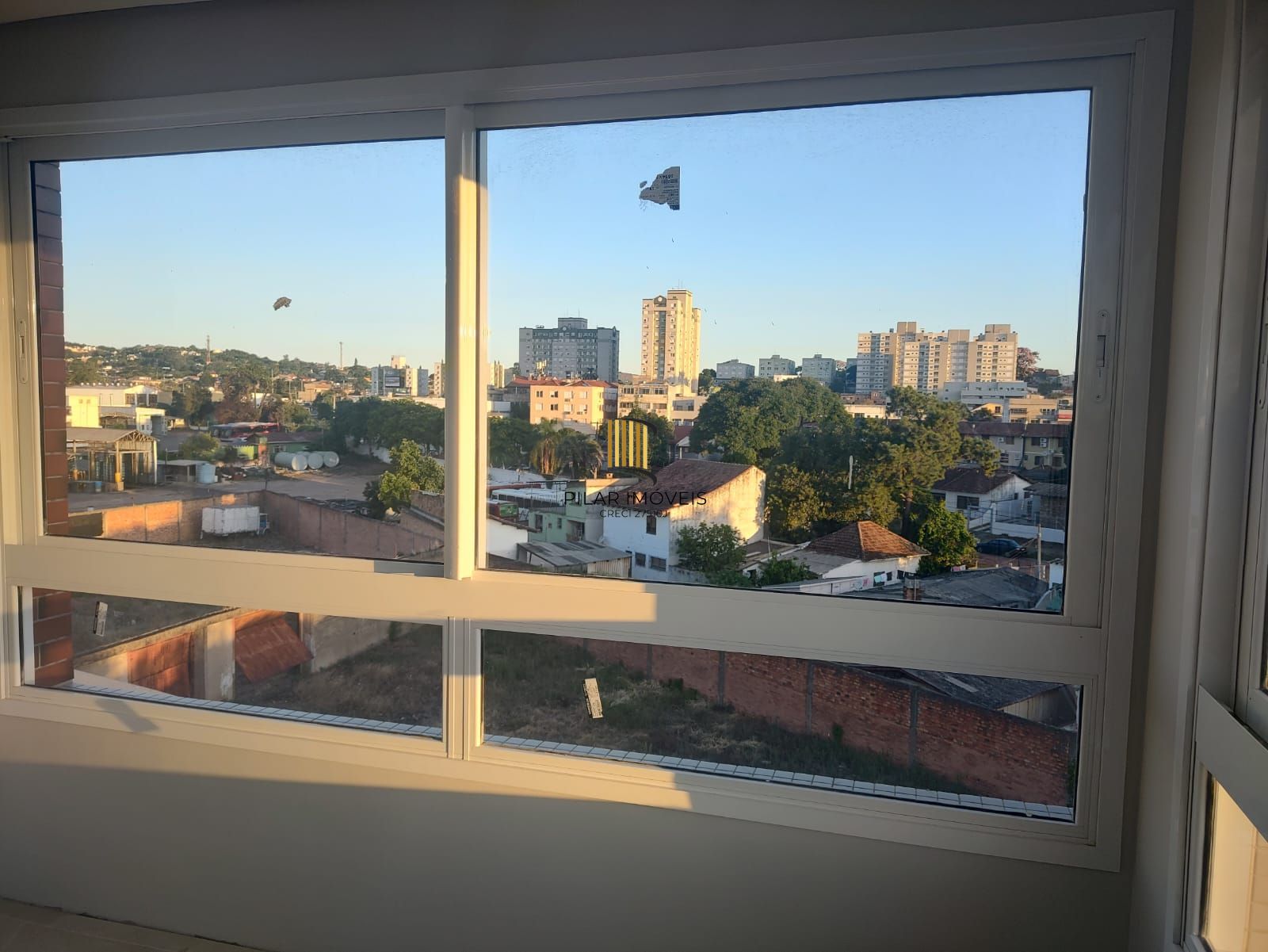 Apartamento 2 dormitórios com suíte e 2 vagas no Bairro Tristeza.