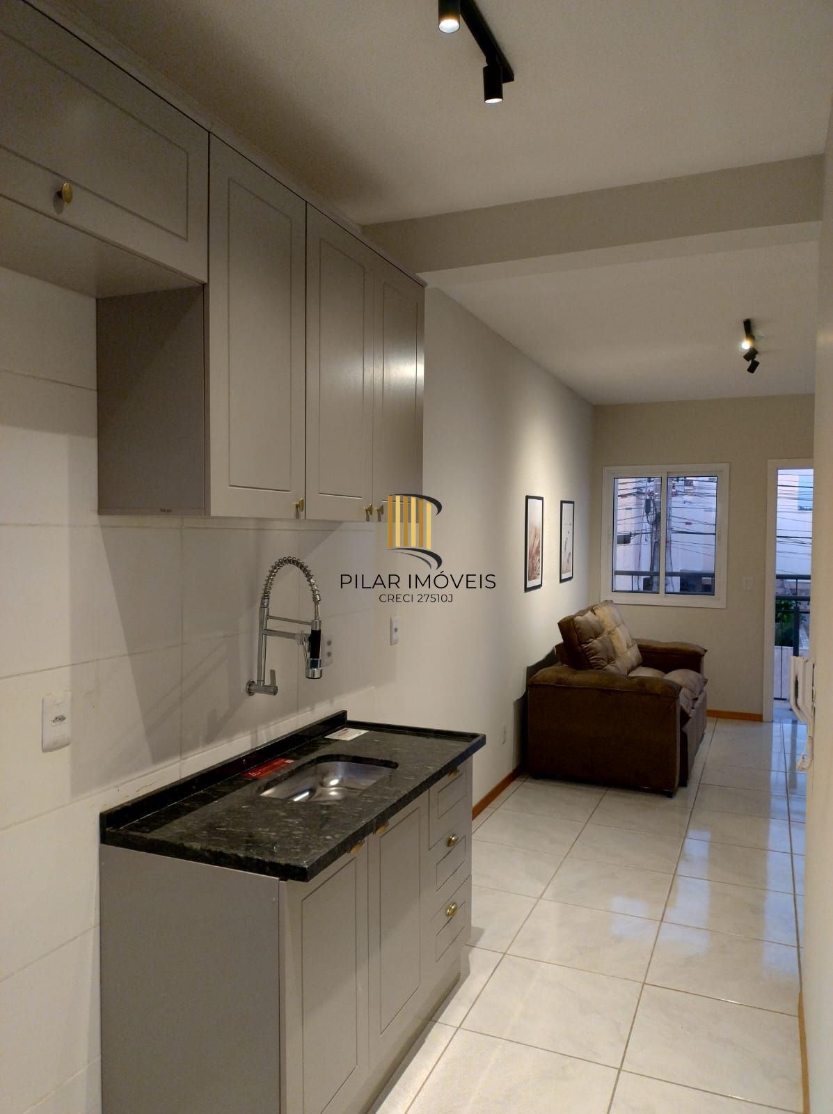 Casa 2 dormitórios no bairro Hípica