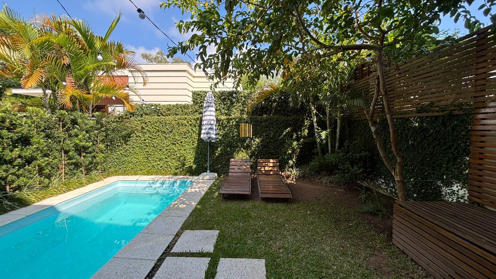 Casa 3 dormitórios no bairro Hípica